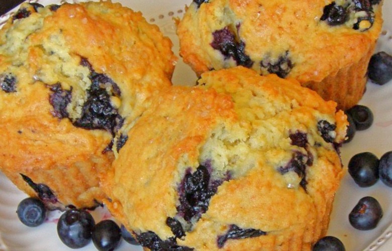 Bananenmuffins mit Waldbeeren