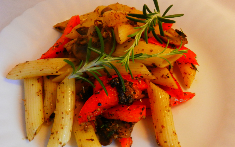 Pasta mit Gemüse und Pesto