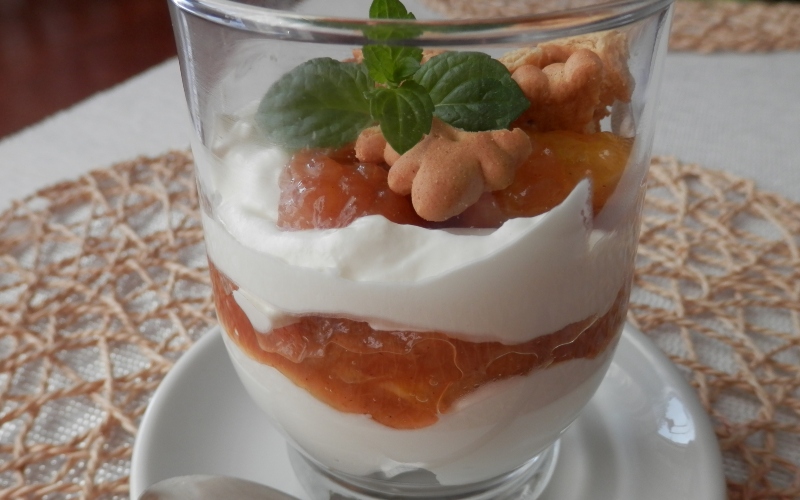 Dessert mit Apfel und Orange